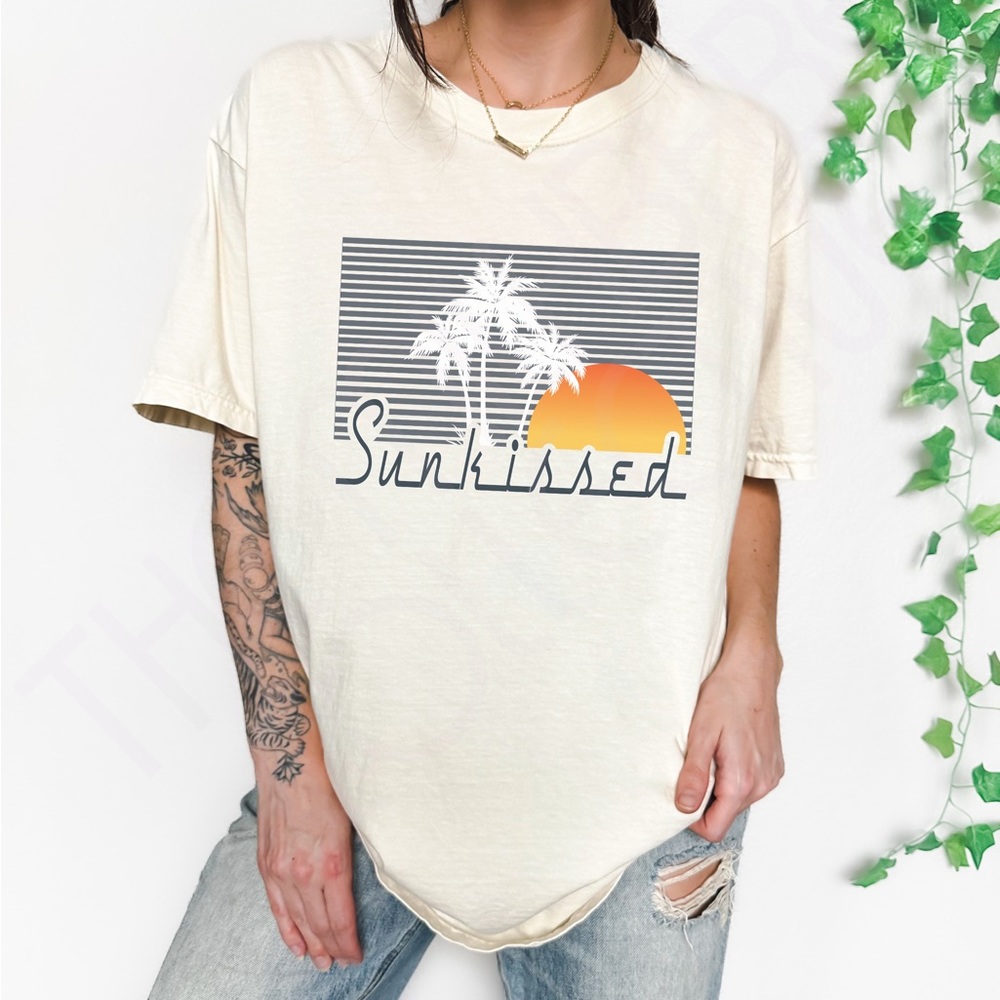⬇️ PRICE CUT ⬇️ Comfort Colors Retro Sunkissed Sunset Graphic Tee